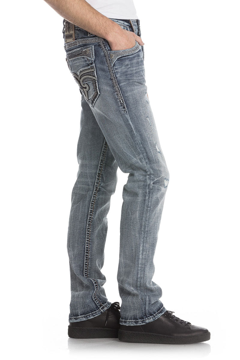 Hellblaue, gerade geschnittene Herrenjeans mit dezenter Waschung, geschlossen mit Knopf und Reißverschluss.