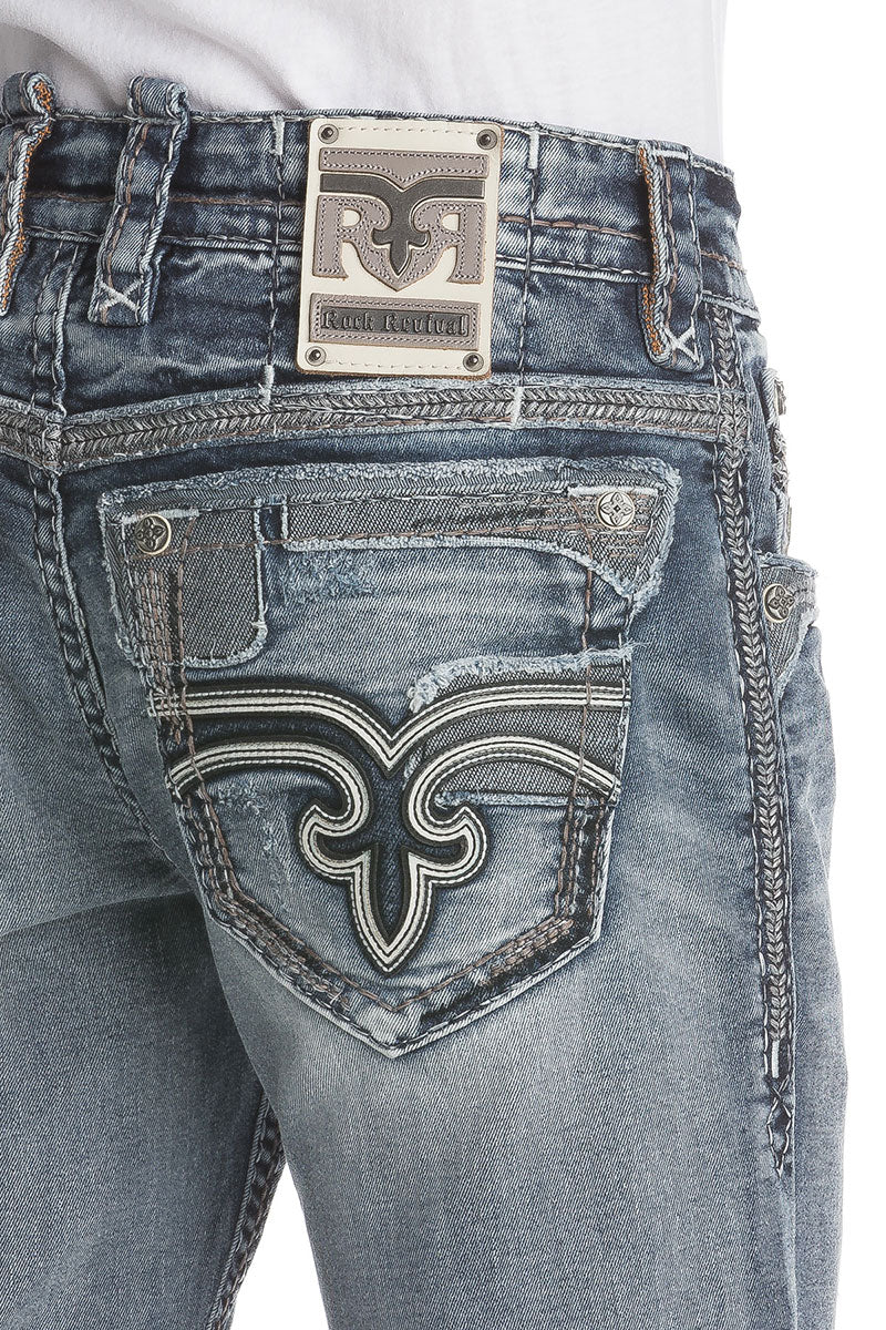 Hellblaue Gorren A201-Jeans mit auffälliger Tasche und markantem Logo-Patch hinten.