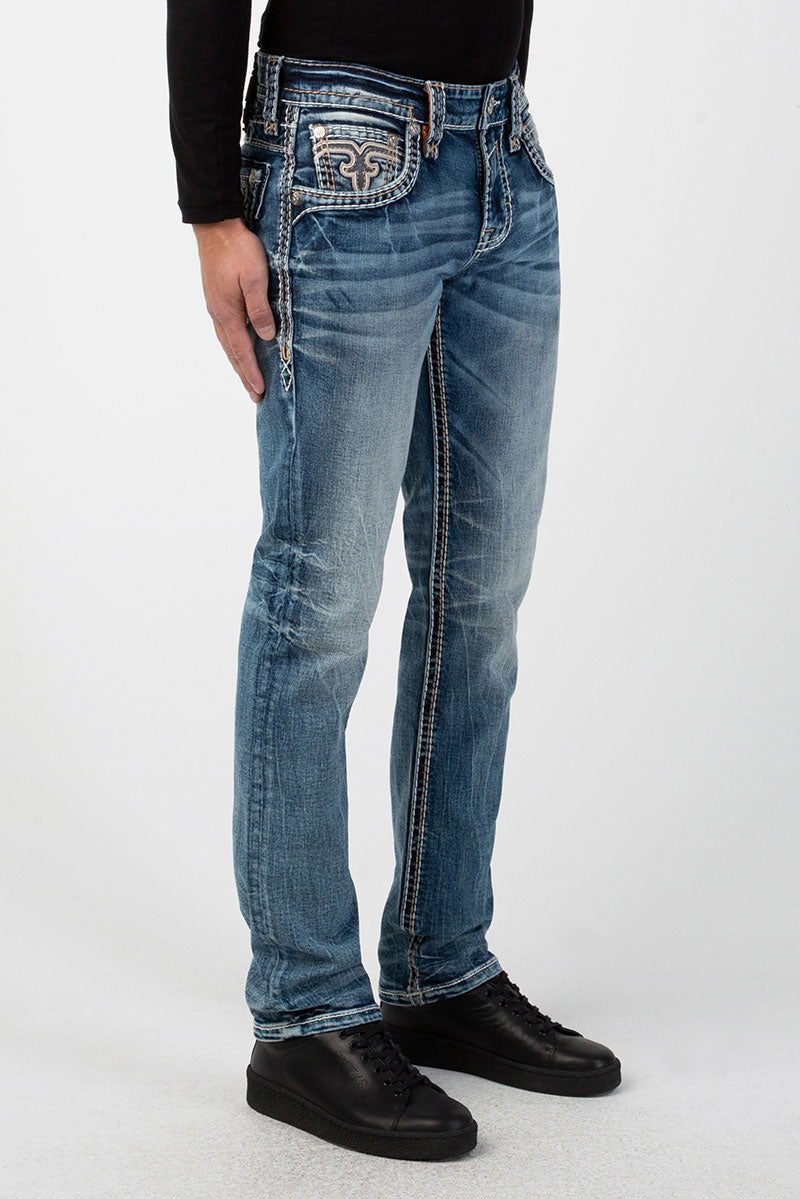 Mittelblaue Straight-Leg-Jeans für Herren mit dezenter Waschung und klassischen Taschen.