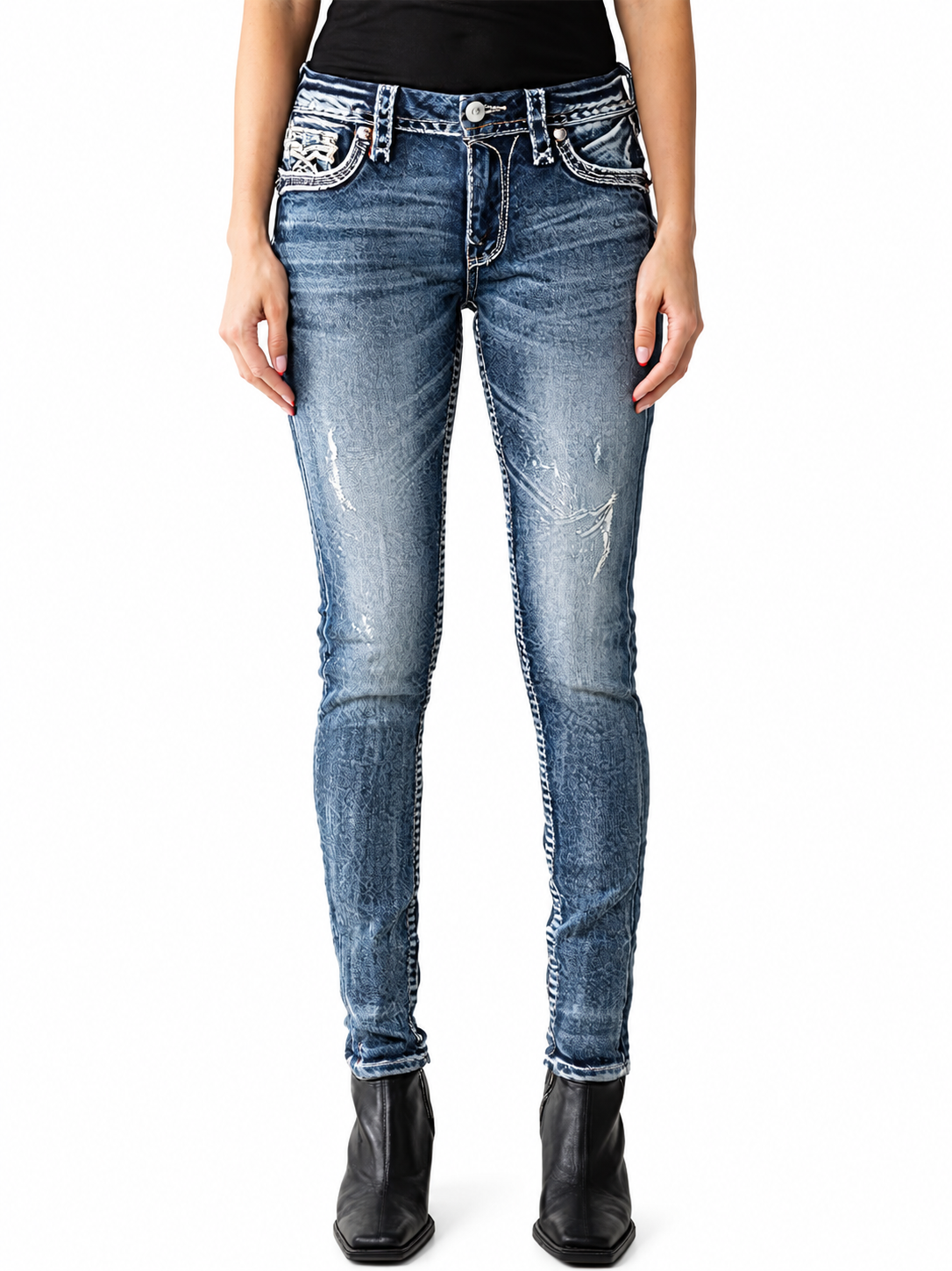 RP2615S207 02 RP2615S207 Vorne mit Model Weiss