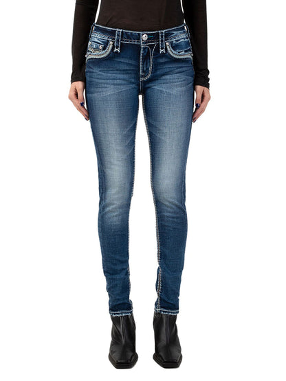 RP2709S202 02 RP2709S202 Vorne mit Model Weiss