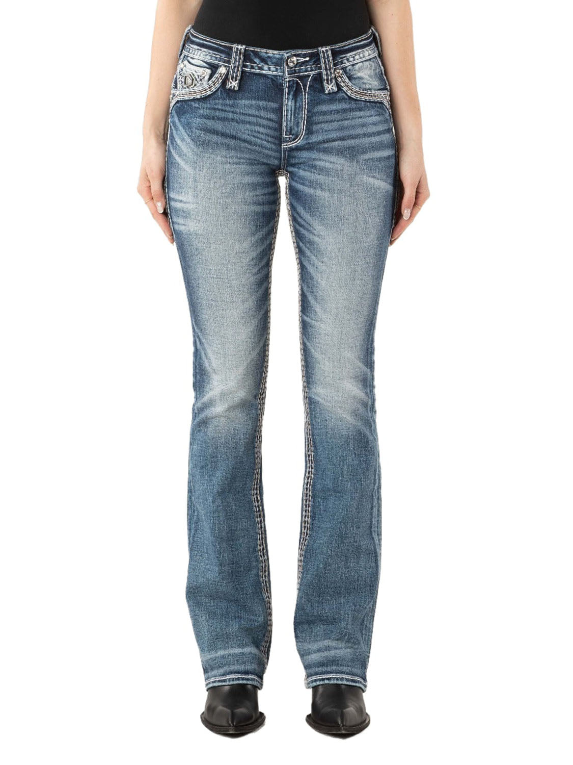 RP3164B200 02 RP3164B200 Vorne mit Model Weiss