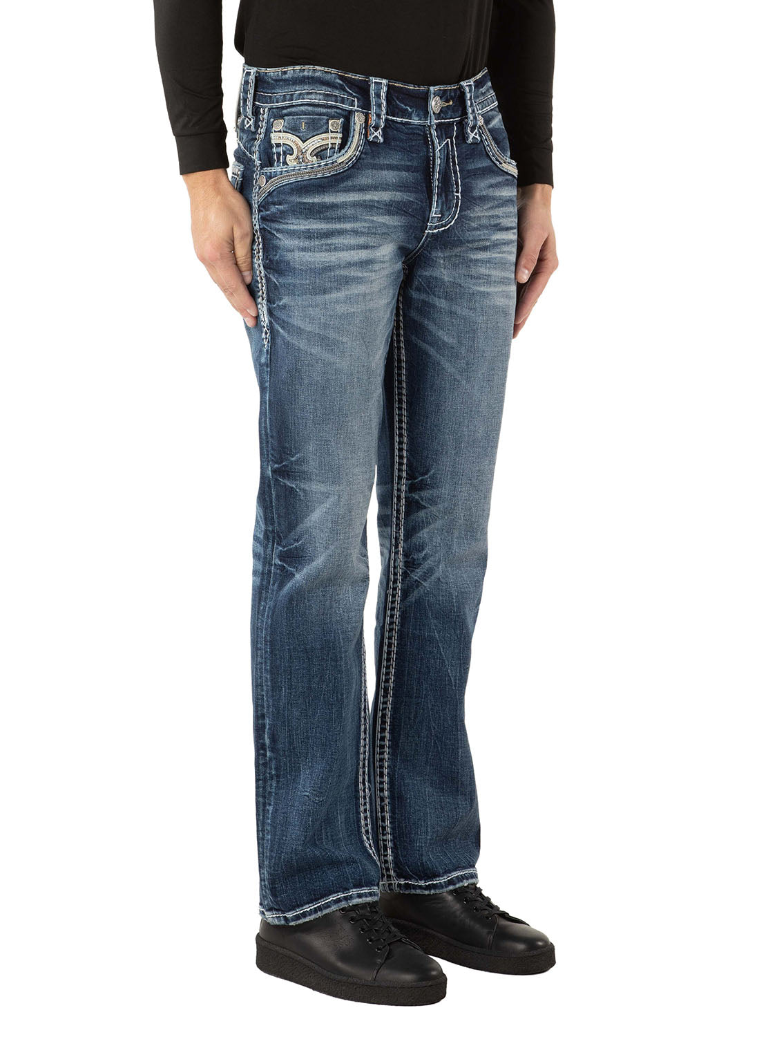 JADYN B202 Jeans – 45-Grad-Ansicht am Model auf weißem Hintergrund