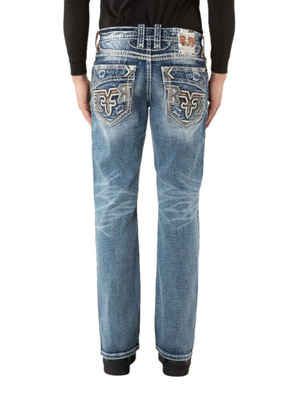 RP3918B206 Jeans Rückansicht mit Model auf weißem Hintergrund