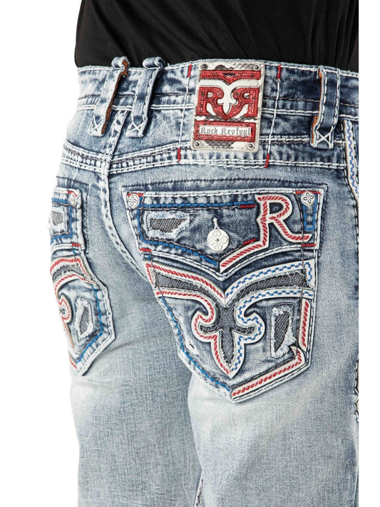 RP3923J200 Jeans Detail der Gesäßtasche auf weißem Hintergrund