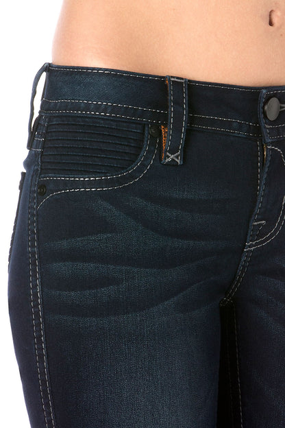 Dunkelblaue Skinny-Jeans mit heller Naht und hohem Bund für Damen.