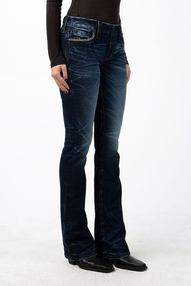 Dunkelblaue Bootcut-Jeans aus Denim mit dezenter Waschung und schmalem Schnitt am Oberschenkel.