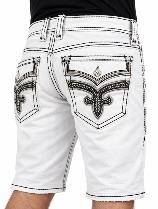 RP5630H200 weiße Denim-Shorts, Hintertaschen am Model auf weißem Hintergrund
