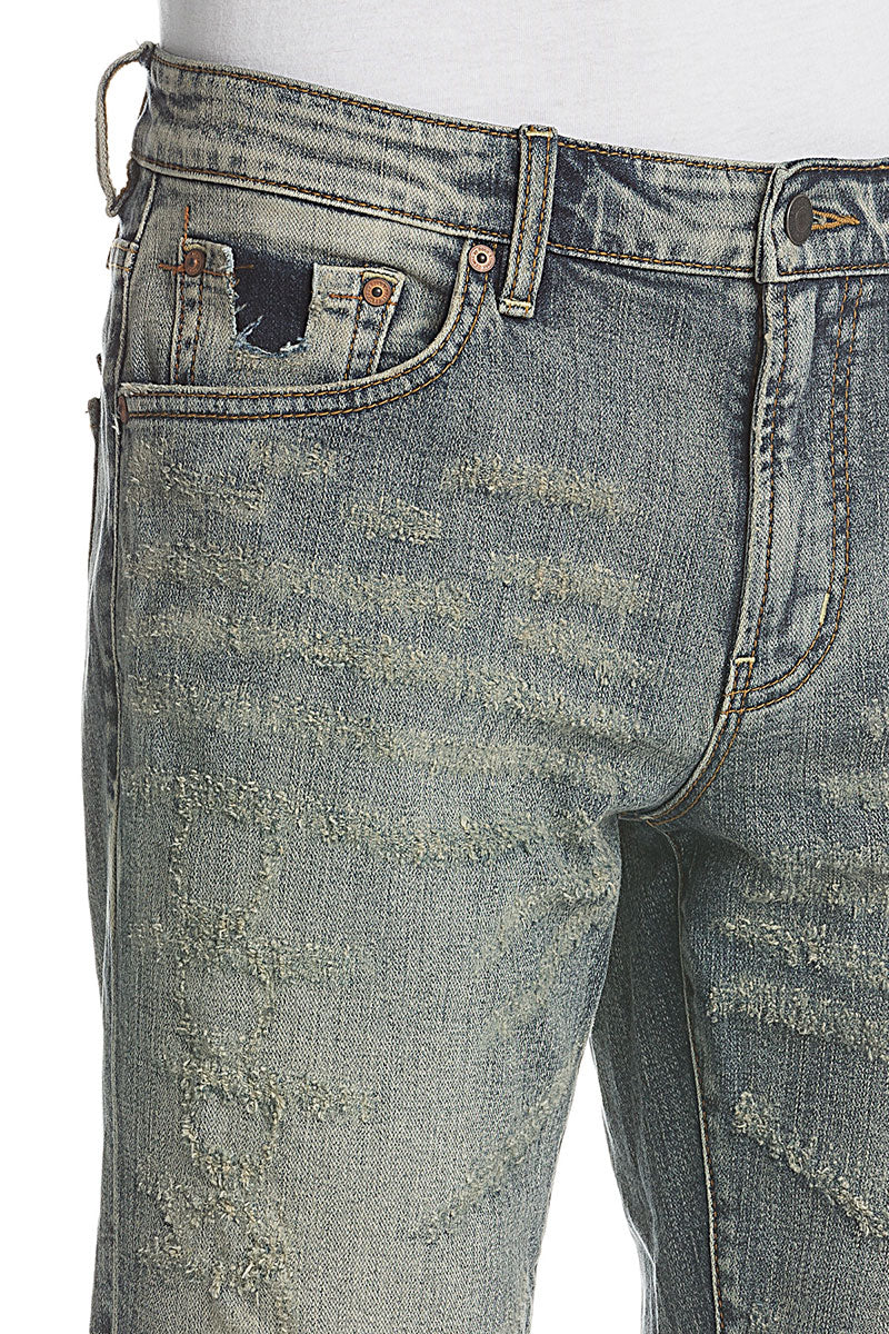 Hellblaue Destroyed Vintage-Shorts aus Denim mit Used-Effekten und sichtbaren Abrieben.