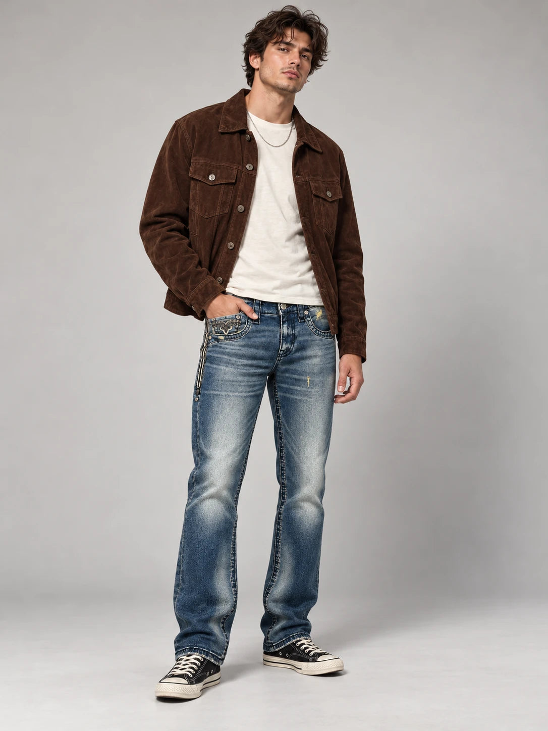 ARMANDO J201 – kompletter Studio-Look mit brauner Jacke.